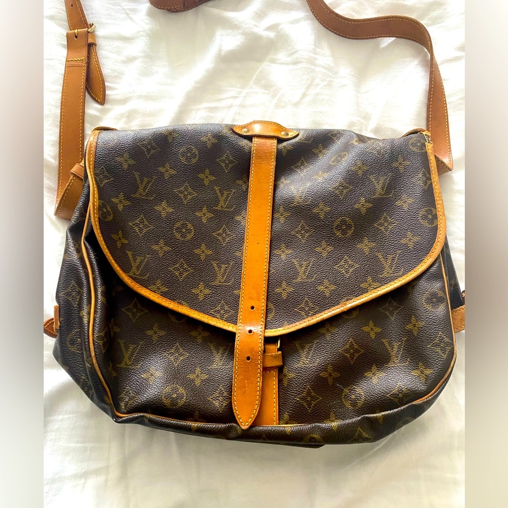 Louis Vuitton Saumur 35 in good condition.